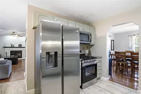 Kitchen - 930 Benjamin Dr, O'fallon, IL 62269 photo 6 of 6