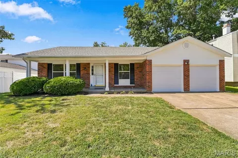 807 Nykiel Ct, Ballwin, MO 63011