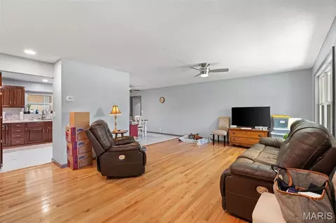 Living - 5 Nailbender Ln, Sullivan, MO 63080 photo 1 of 1