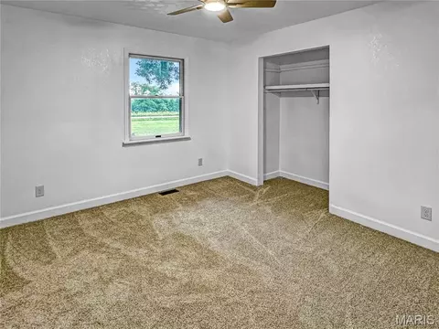 Bedroom - 4600 Hilltop Dr, Washington, MO 63090 photo 9 of 10