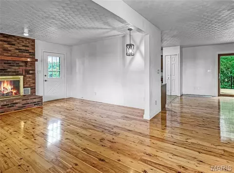 Living - 4600 Hilltop Dr, Washington, MO 63090 photo 5 of 24