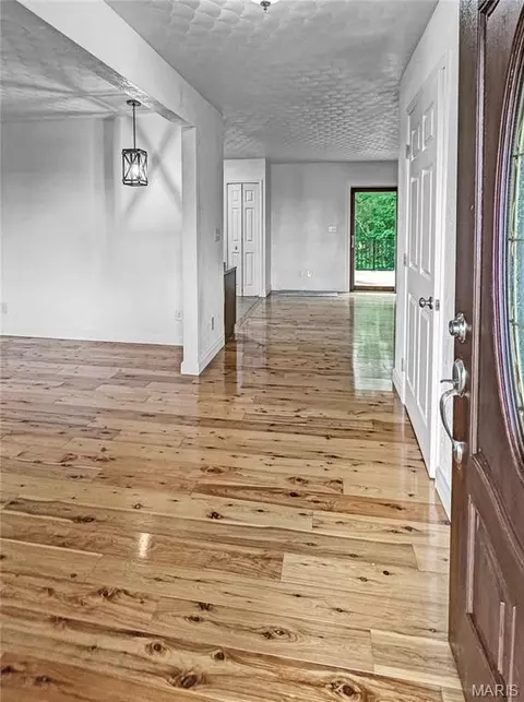 Entry Way - 4600 Hilltop Dr, Washington, MO 63090 photo 1 of 3