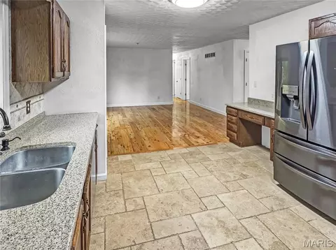 Kitchen - 4600 Hilltop Dr, Washington, MO 63090 photo 5 of 8