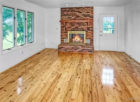 Living - 4600 Hilltop Dr, Washington, MO 63090 photo 1 of 24