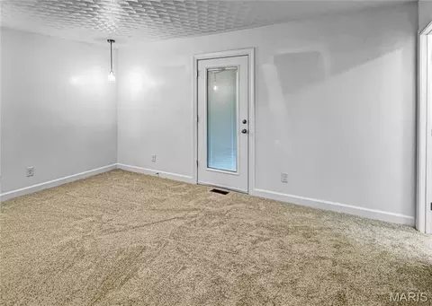 Bedroom - 4600 Hilltop Dr, Washington, MO 63090 photo 3 of 10