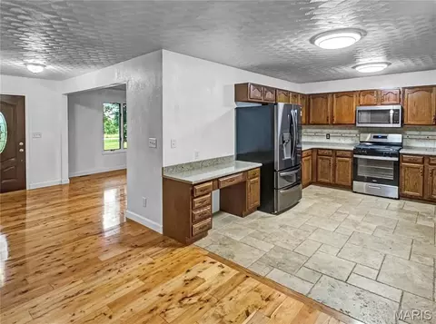 Kitchen - 4600 Hilltop Dr, Washington, MO 63090 photo 8 of 8
