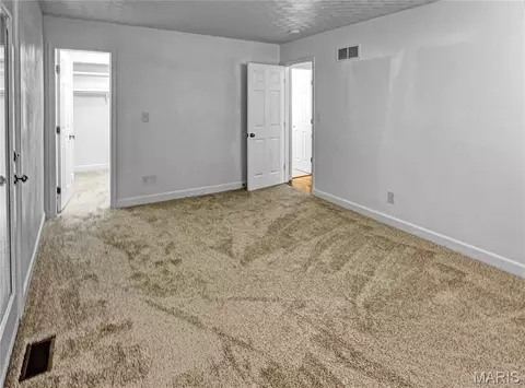 Bedroom - 4600 Hilltop Dr, Washington, MO 63090 photo 4 of 10