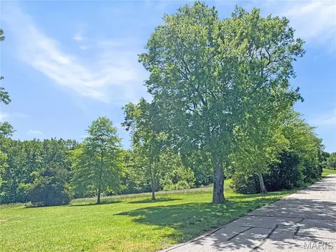 Exterior - 4600 Hilltop Dr, Washington, MO 63090 photo 2 of 10