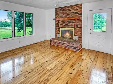Living - 4600 Hilltop Dr, Washington, MO 63090 photo 6 of 24