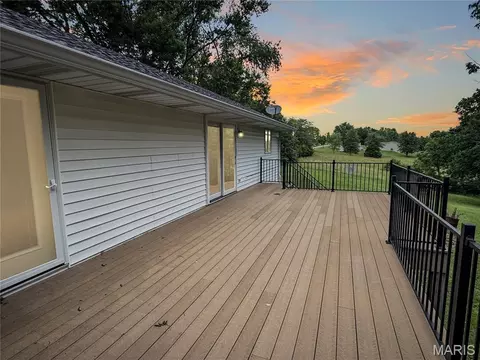 Exterior - 4600 Hilltop Dr, Washington, MO 63090 photo 4 of 10