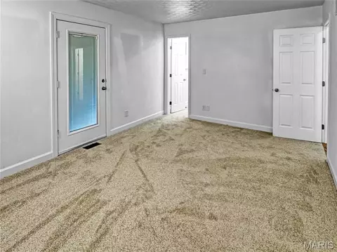 Bedroom - 4600 Hilltop Dr, Washington, MO 63090 photo 5 of 10