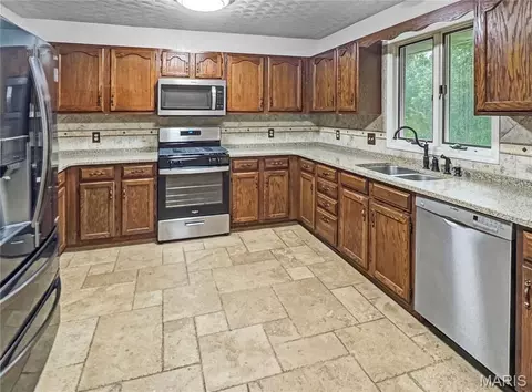 Kitchen - 4600 Hilltop Dr, Washington, MO 63090 photo 1 of 8
