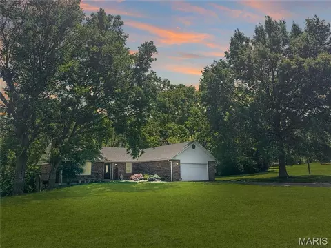 Exterior - 4600 Hilltop Dr, Washington, MO 63090 photo 3 of 10
