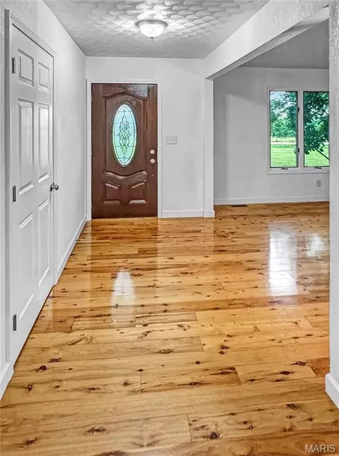 Entry Way - 4600 Hilltop Dr, Washington, MO 63090 photo 2 of 3