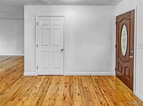 Entry Way - 4600 Hilltop Dr, Washington, MO 63090 photo 3 of 3