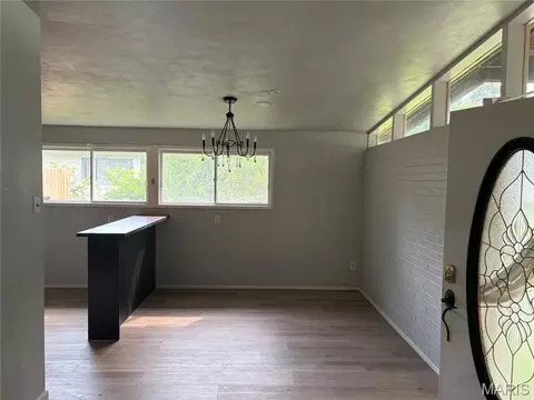 8435 Midwood Ave, Berkeley, MO 63134 photo 9