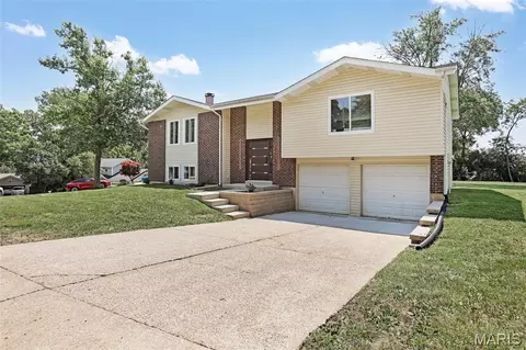 Exterior - 1218 Wood Station Pl, Manchester, MO 63021 photo 2 of 4