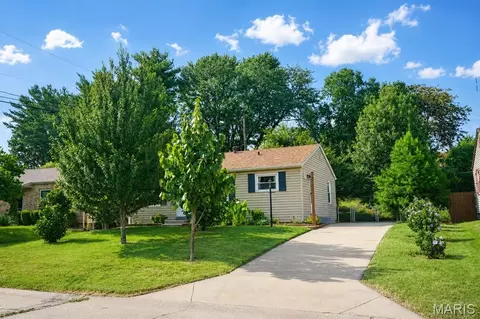 2649 Timberlake Dr, Maryland Heights, MO 63043