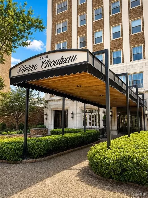 4440 Lindell Blvd #904, Saint Louis, MO 63108