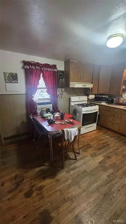 Kitchen - 314 Cedar St, Rosebud, MO 63091 photo 2 of 2