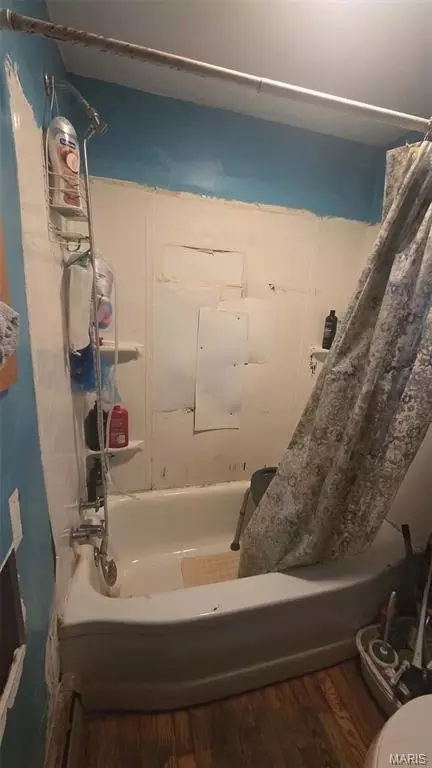 Bath - 314 Cedar St, Rosebud, MO 63091 photo 3 of 5