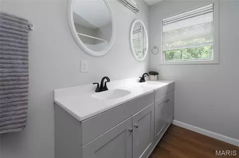 Bath - 14423 Tailor Rd, Saint Robert, MO 65584 photo 1 of 2