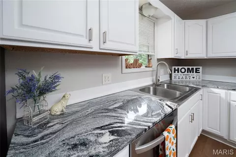 Kitchen - 14423 Tailor Rd, Saint Robert, MO 65584 photo 4 of 4