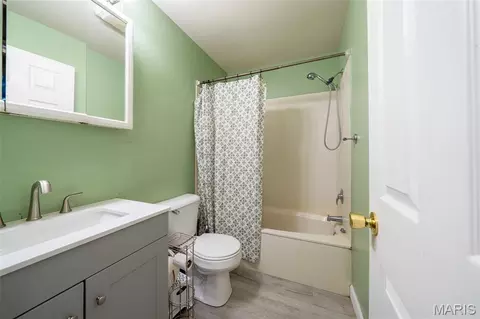 Bath - 670 Meadow Dr, Saint Clair, MO 63077 photo 1 of 1