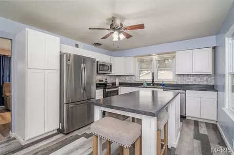 Kitchen - 670 Meadow Dr, Saint Clair, MO 63077 photo 1 of 3