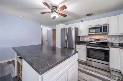Kitchen - 670 Meadow Dr, Saint Clair, MO 63077 photo 3 of 3