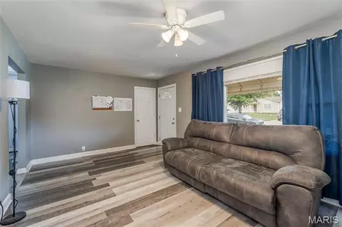 Living - 670 Meadow Dr, Saint Clair, MO 63077 photo 1 of 2