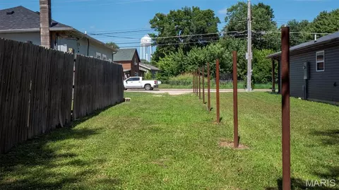 Exterior - 239 Center St, Sullivan, MO 63080 photo 8 of 9