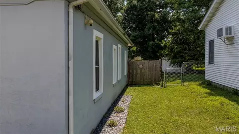 Exterior - 239 Center St, Sullivan, MO 63080 photo 5 of 9