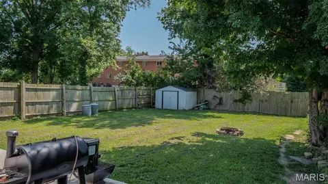 Exterior - 239 Center St, Sullivan, MO 63080 photo 6 of 9