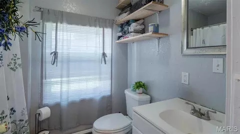 Bath - 239 Center St, Sullivan, MO 63080 photo 1 of 1