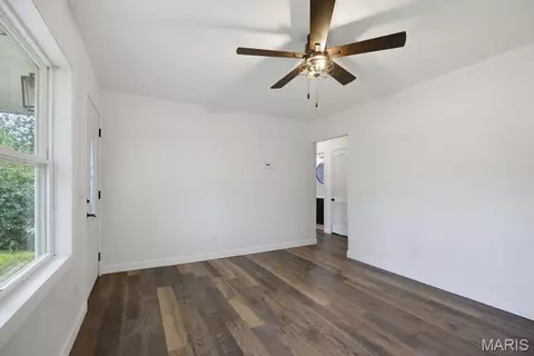 Living - 704 Union St, Marble Hill, MO 63764 photo 2 of 2