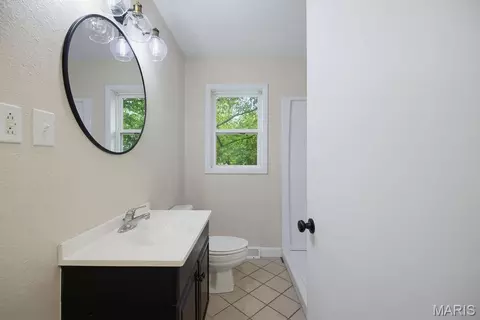 Bath - 704 Union St, Marble Hill, MO 63764 photo 1 of 3