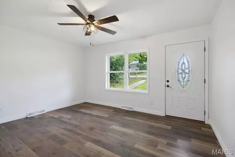 Living - 704 Union St, Marble Hill, MO 63764 photo 1 of 2