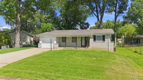 1331 Coppergate Ln, Saint Louis, MO 63138