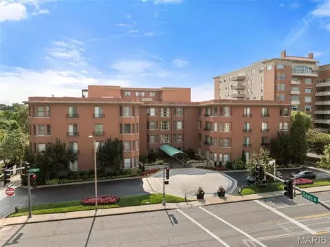 750 S Hanley Rd #430, Clayton, MO 63105