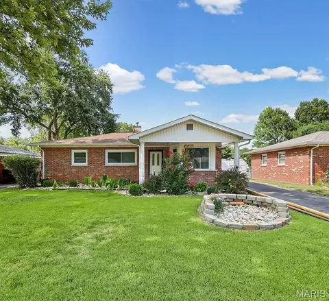 4105 Memorial Dr, Belleville, IL 62226