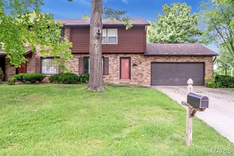 18 Ginger Lake Dr, Glen Carbon, IL 62034