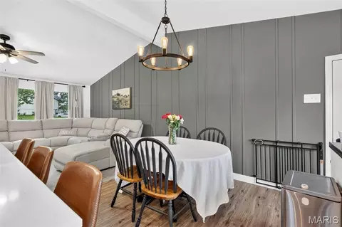 Dining - 519 Sulphur Spring Rd, Manchester, MO 63021 photo 3 of 4