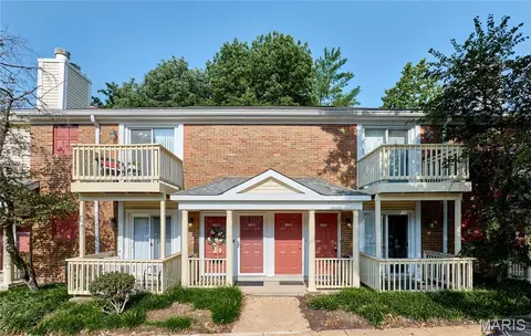 9045 N Swan Cir, Brentwood, MO 63144