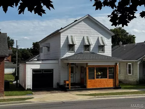 906 Georgia St, Louisiana, MO 63353