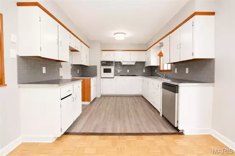 Kitchen - 403 Cox Dr, Cuba, MO 65453 photo 2 of 2