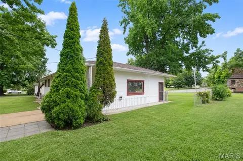 Exterior - 403 Cox Dr, Cuba, MO 65453 photo 3 of 7