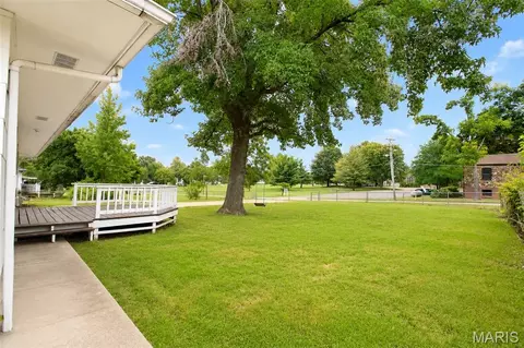 Exterior - 403 Cox Dr, Cuba, MO 65453 photo 4 of 7