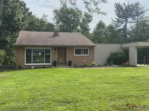 23 Country Squire Ln, Saint Louis, MO 63146