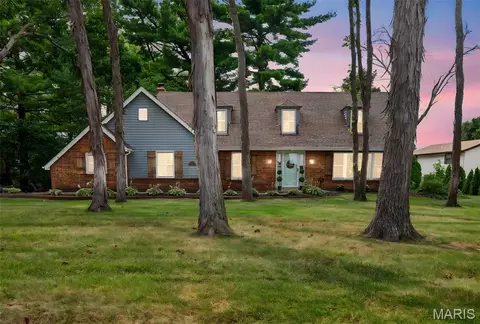 4 Chantilly Ct, Lake Saint Louis, MO 63367